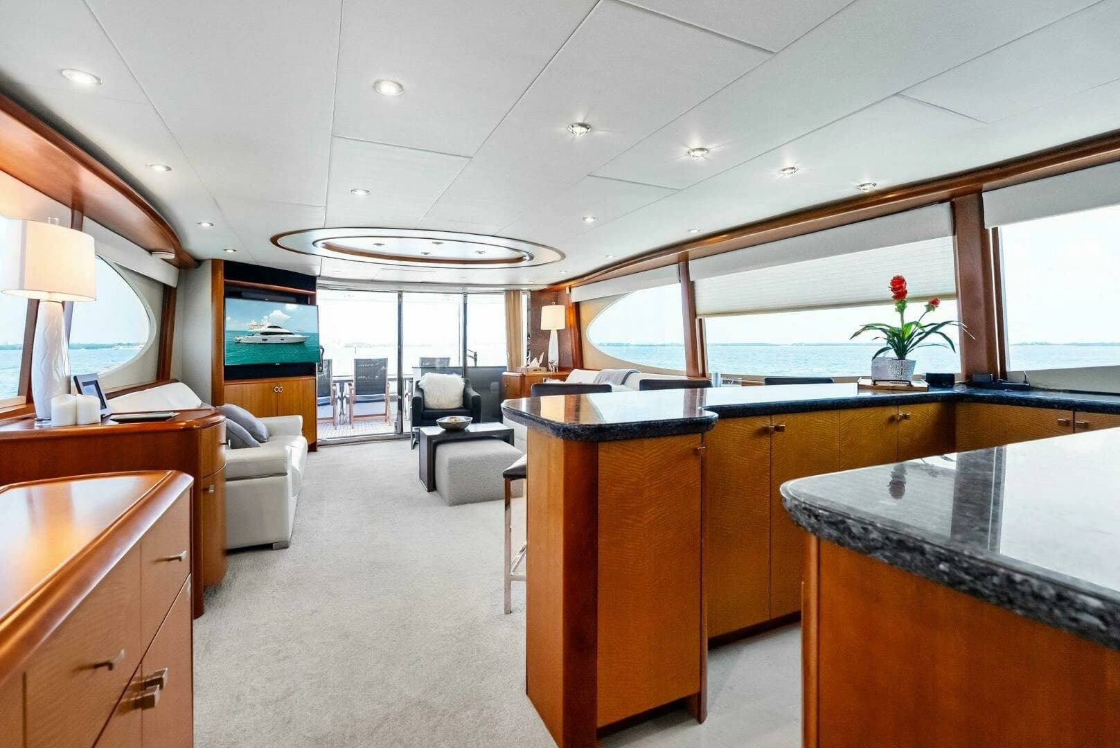 2006 Lazzara Yachts 84 Skylounge - Image 23