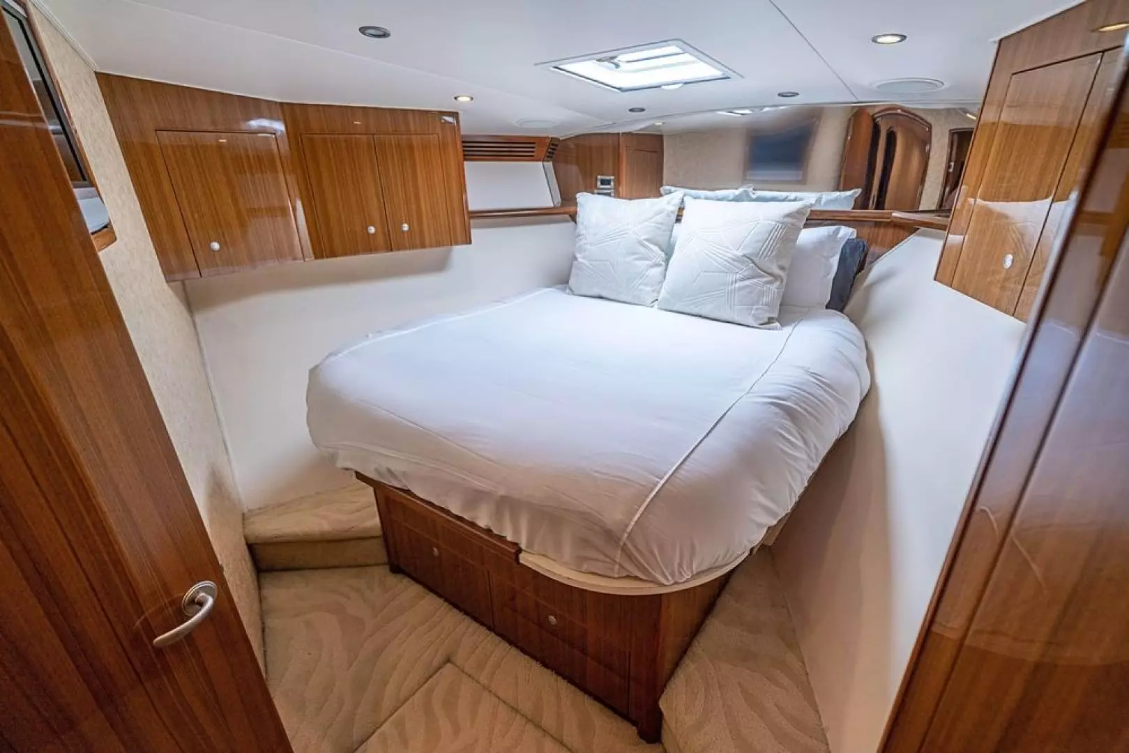 2007 Viking Enclosed Bridge - Image 32
