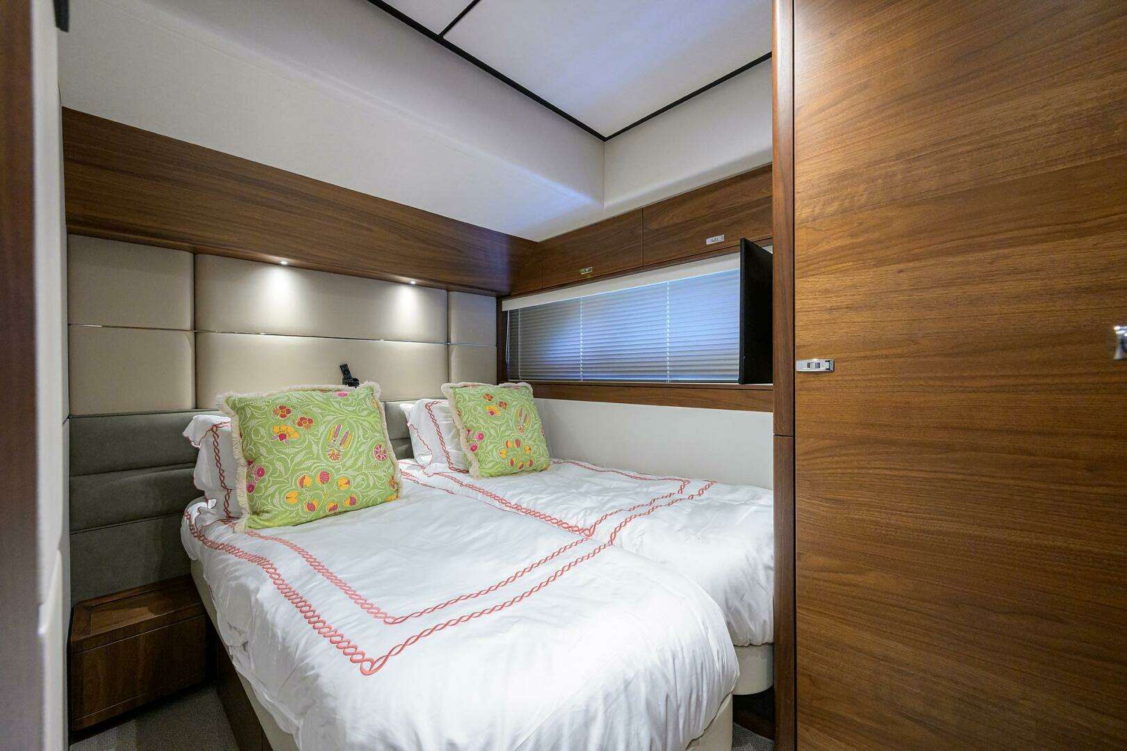 2021 Princess Y78 - Image 31