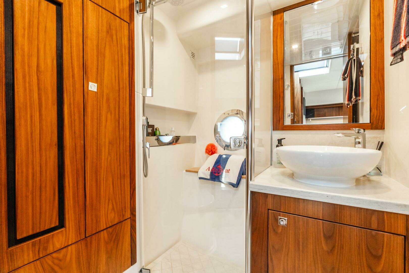2019 Riviera 4800 Sport Yacht - Image 65