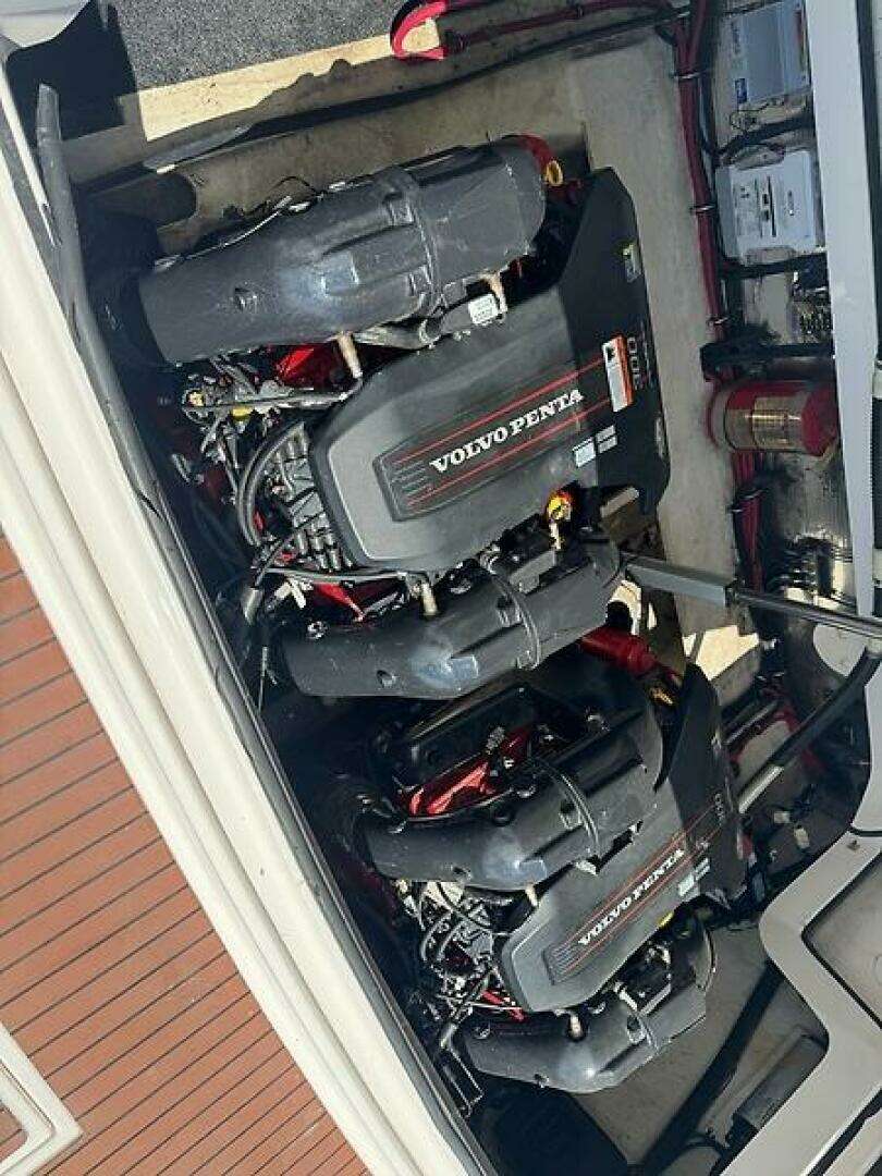 2013 Regal 3200 Bowrider - Image 20