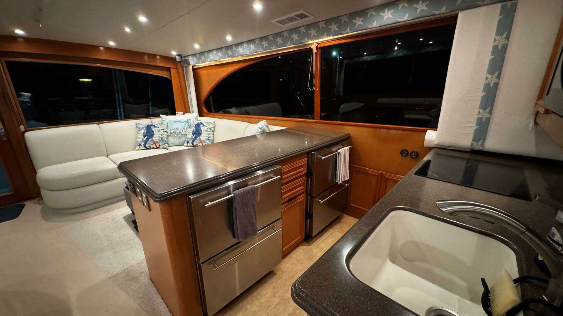 2002 Cavileer 48 Flybridge Sportfisherman - Image 8