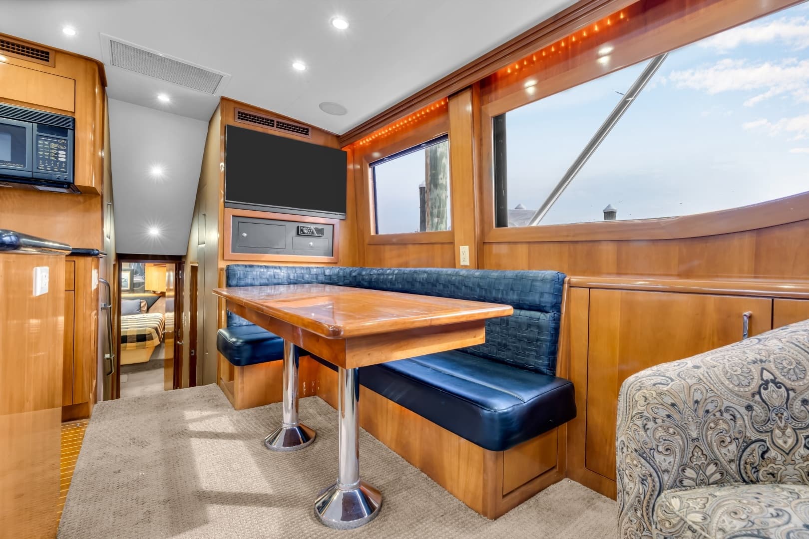 2001 Hatteras 55 Convertible - Image 49