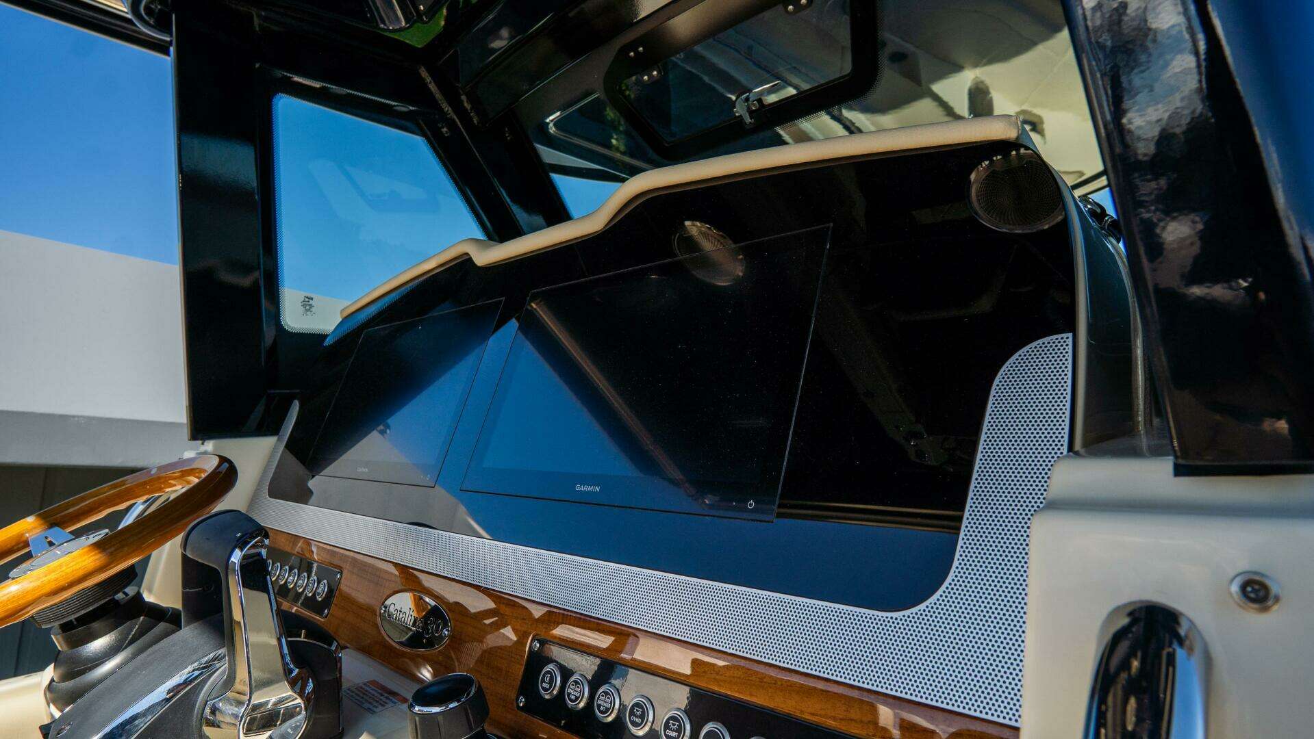 2025 Chris-Craft Catalina - Image 28