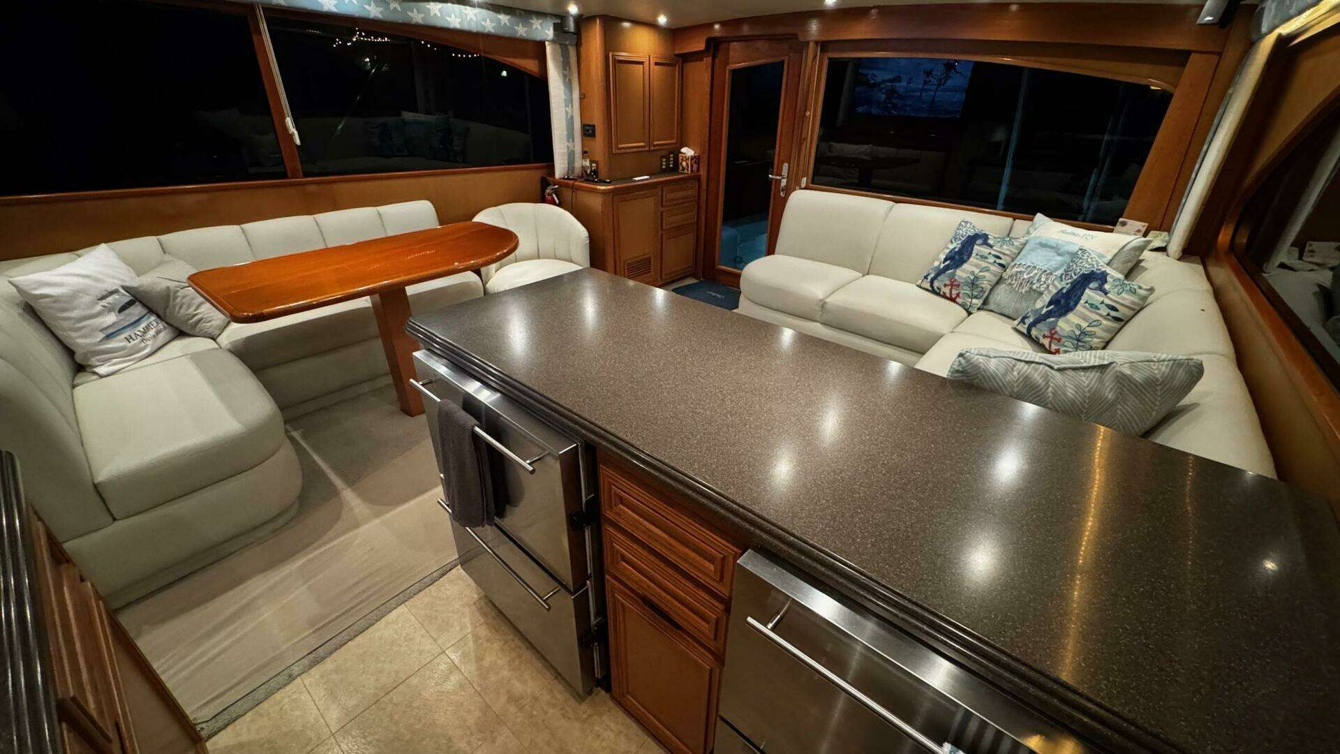 2002 Cavileer 48 Flybridge Sportfisherman - Image 7