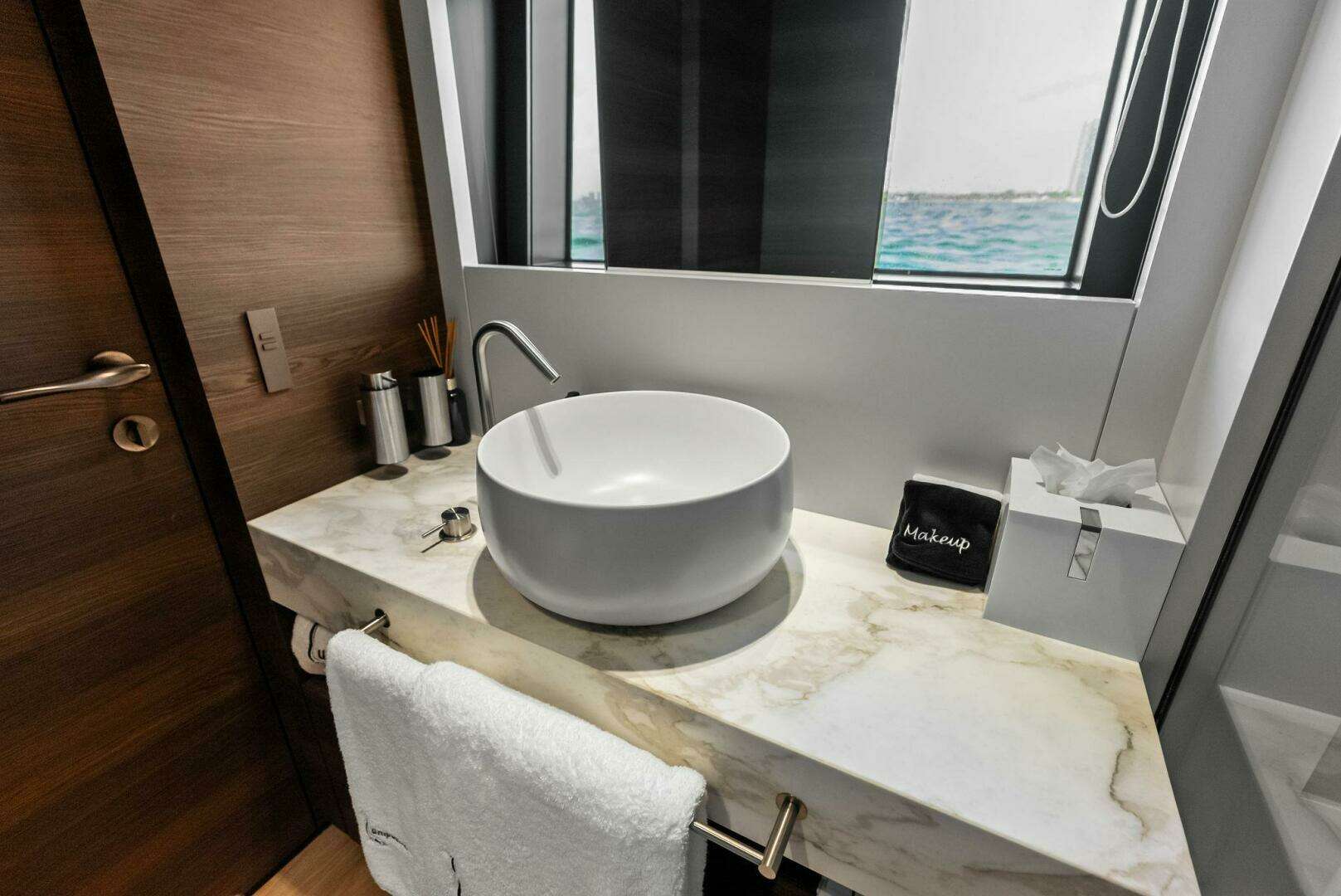 2023 Custom Line 33 Navetta - Image 96