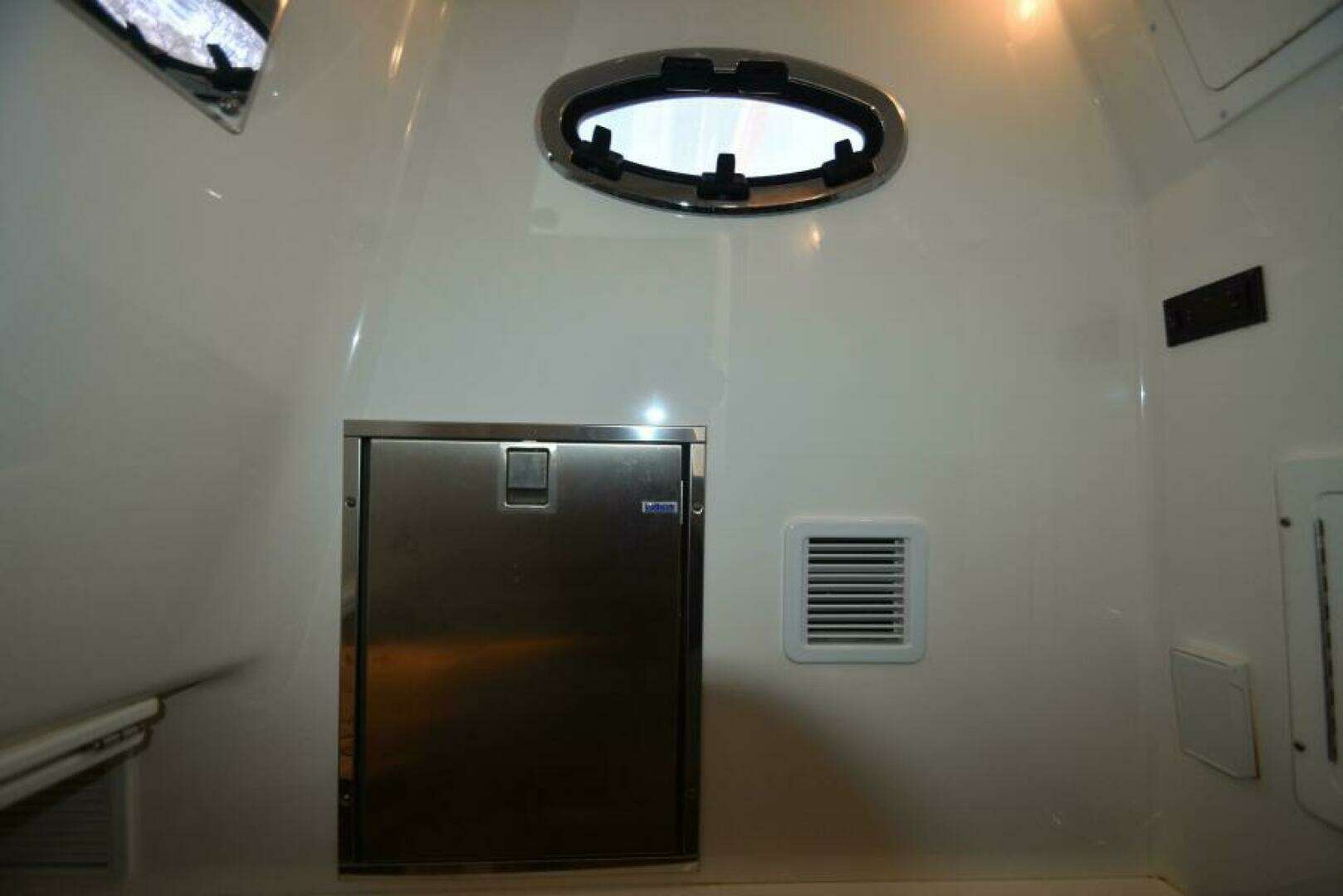 2018 Regulator 34 SS - Image 26
