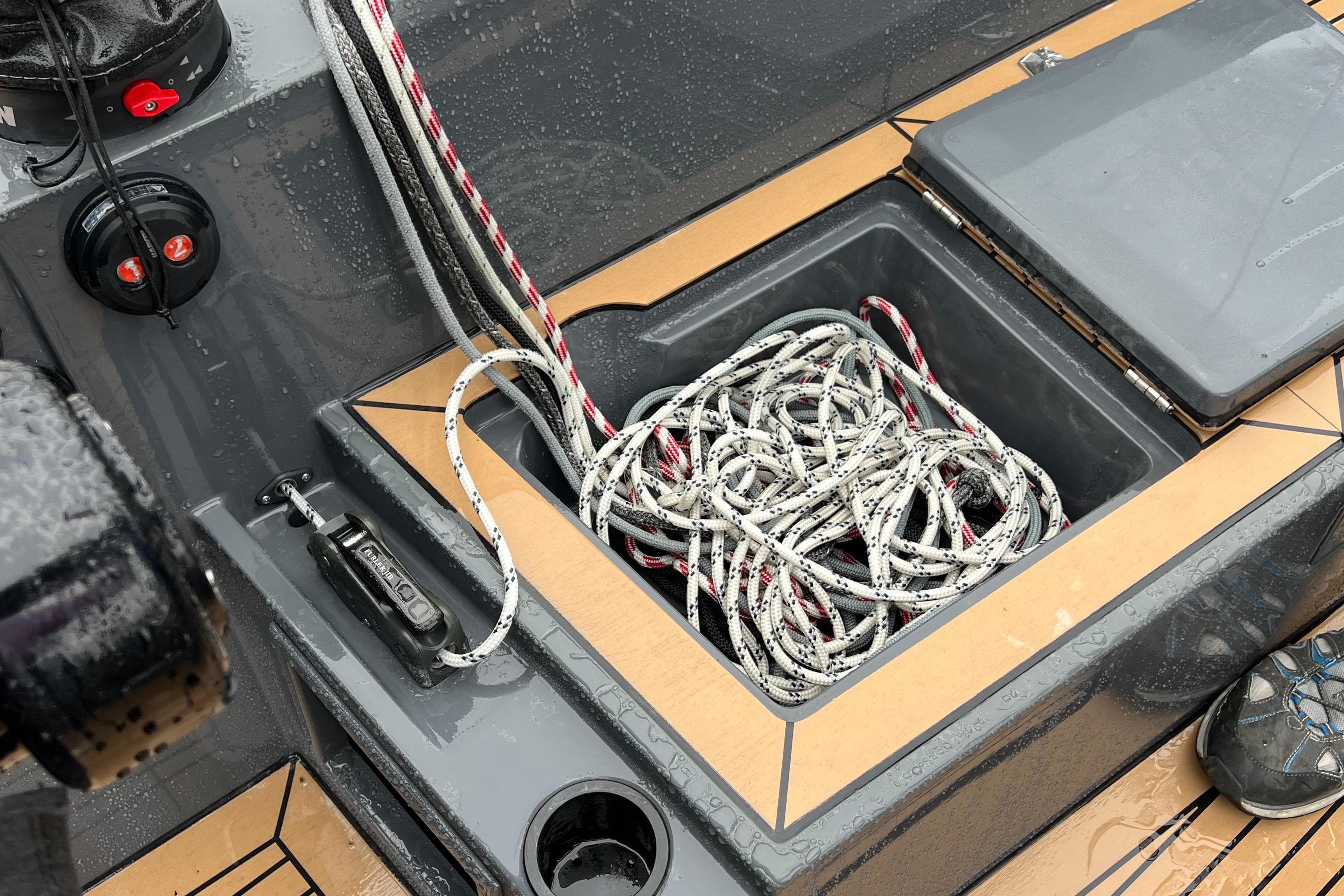 Saffier 33 Life 2022 sailboat deck with ropes and control panel.