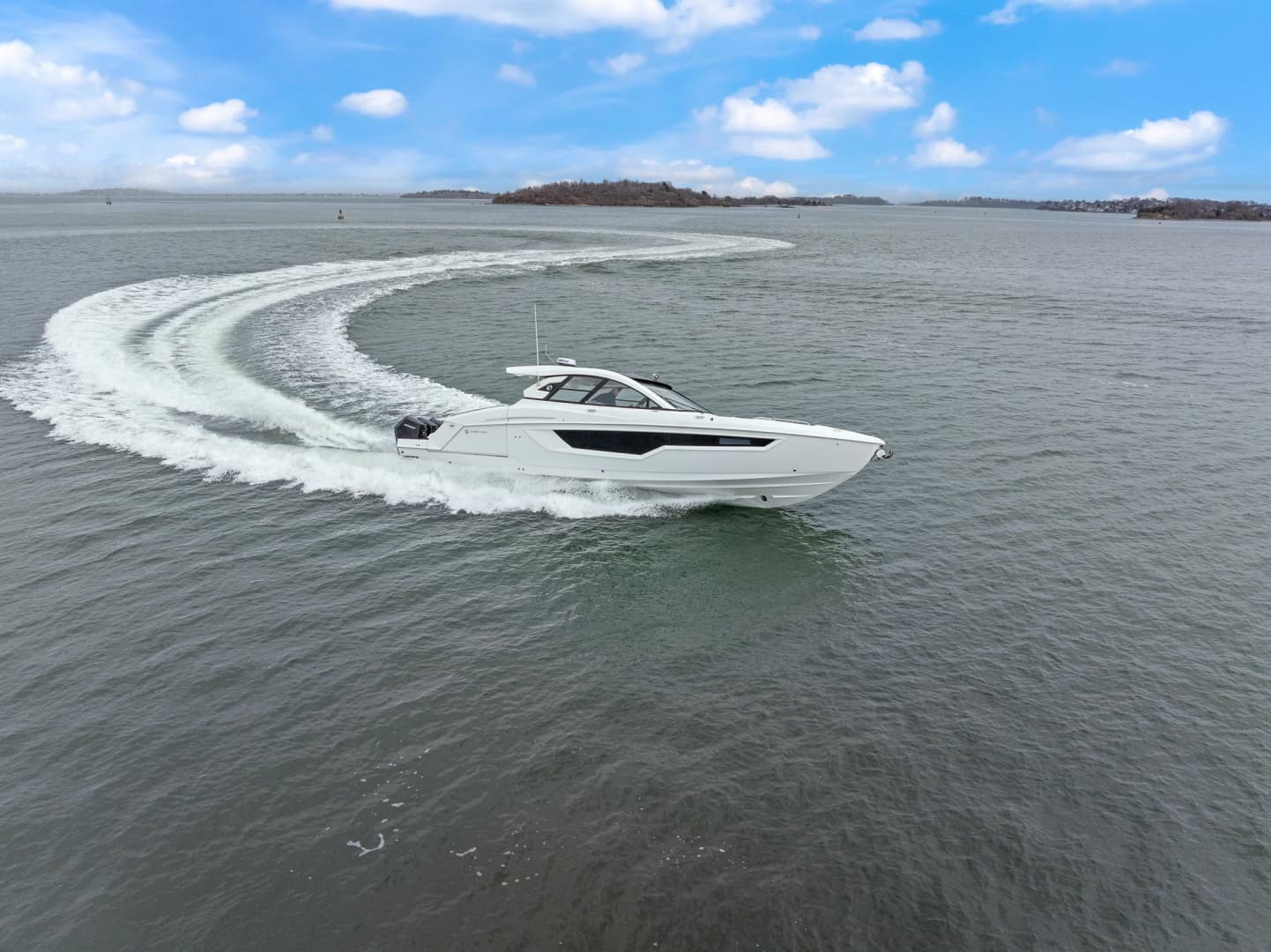 2026 Cruisers Yachts 50GLS OB - Image 3