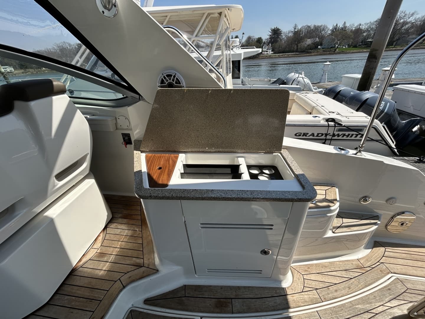 2014 Sea Ray 350 Sundancer - Image 6