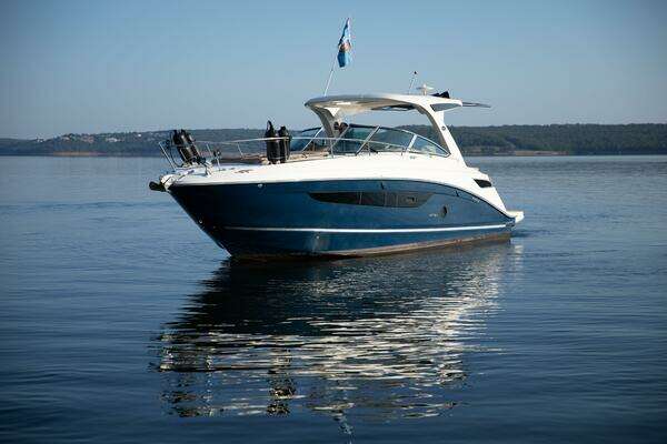 2016 Sea Ray 350 Sundancer - Image 1