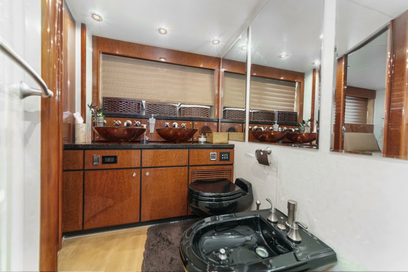 2005 Fairline Yachts — - Image 32