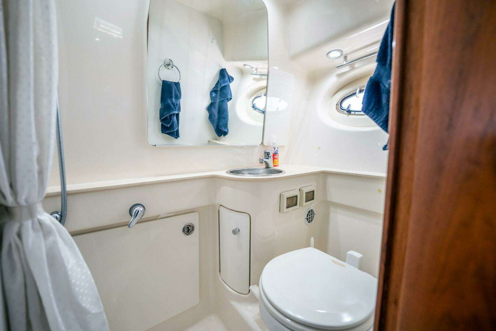 2005 Tiara Yachts 3200 Open - Image 20
