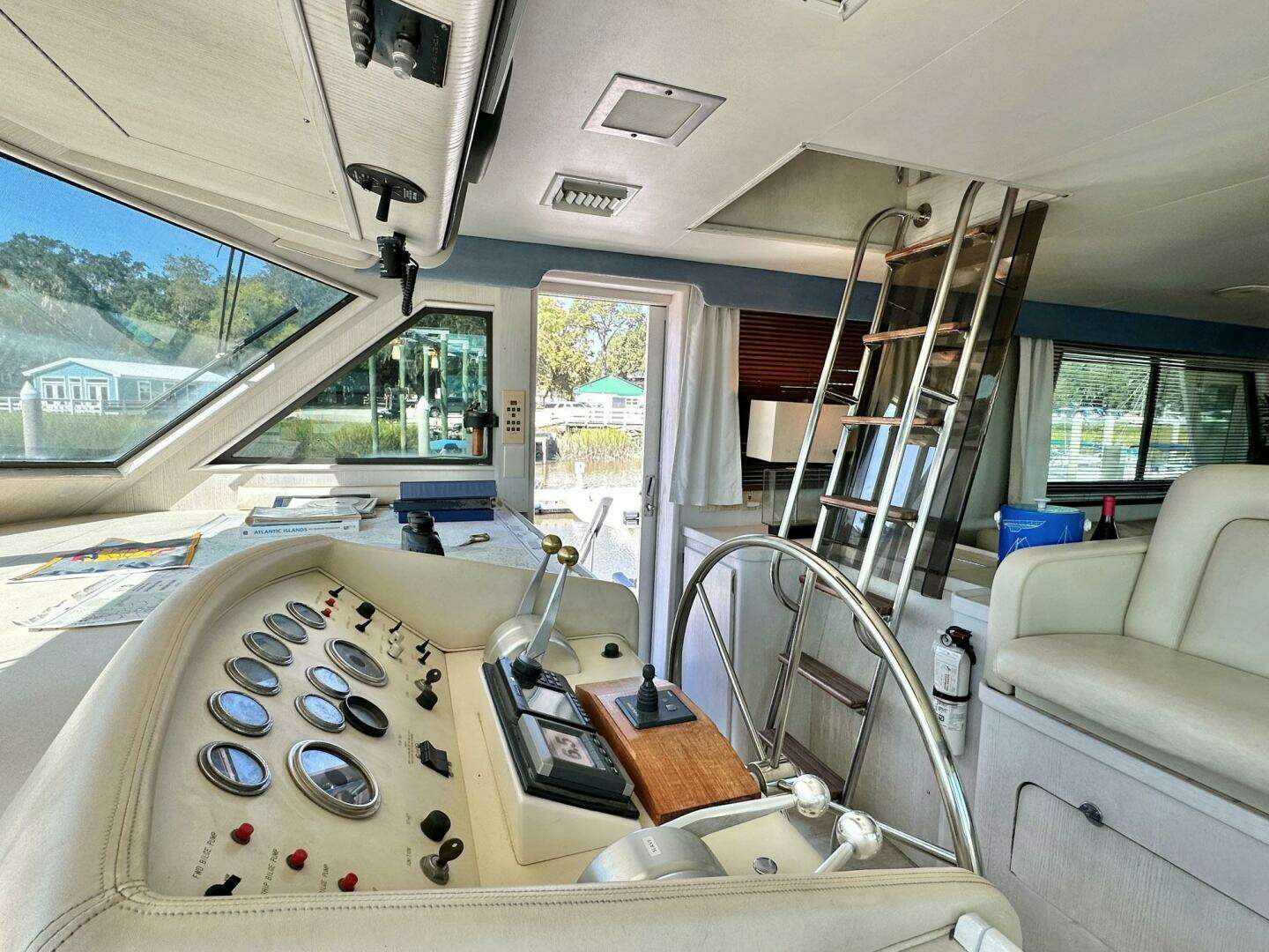 1987 Hatteras 54 MotorYacht - Image 12