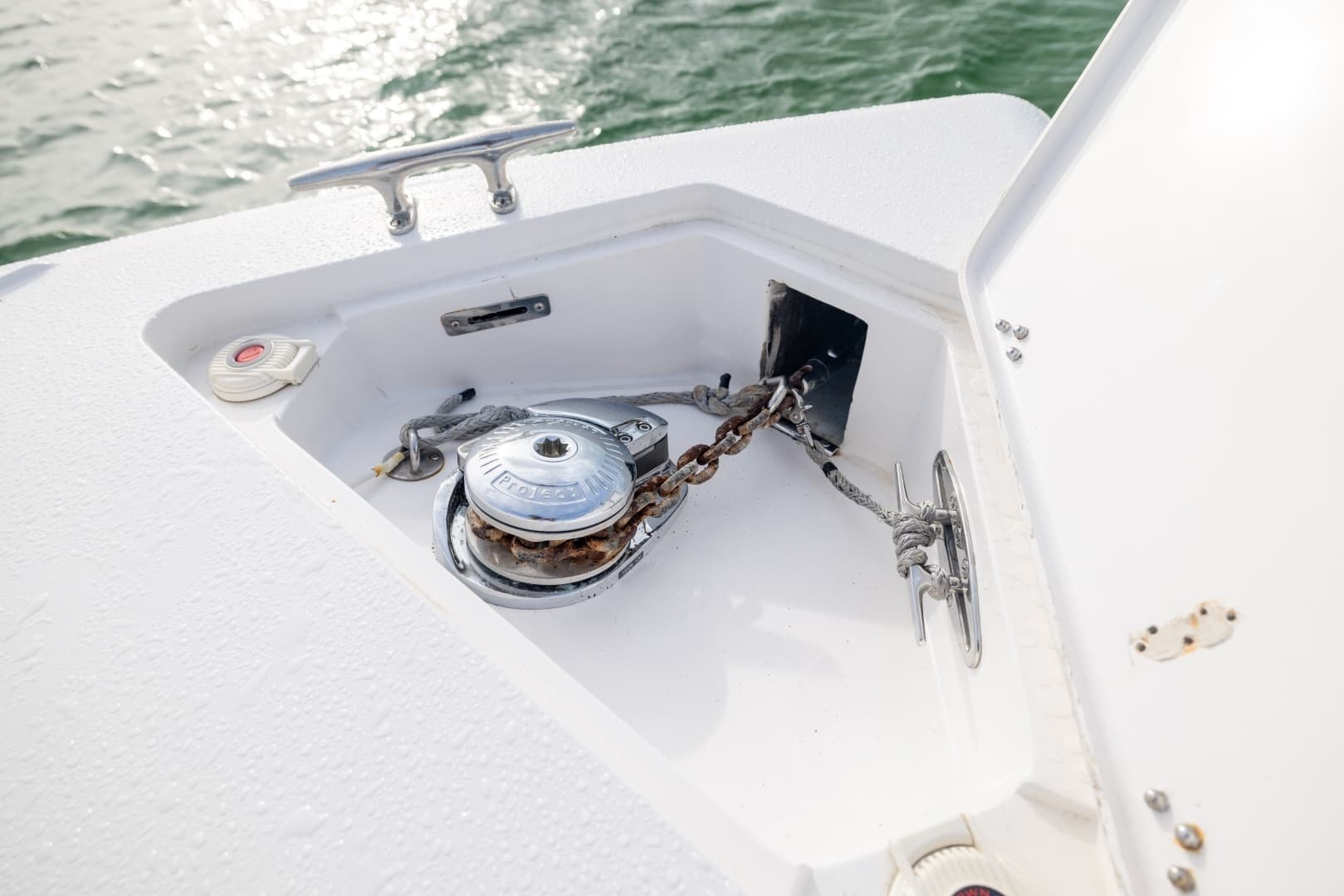 2011 Intrepid 370 Open - Image 15