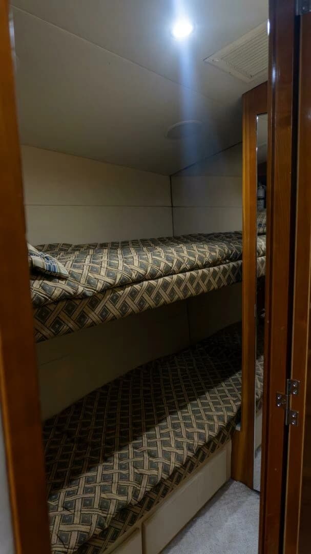 2001 Hatteras 60 Convertible - Image 33