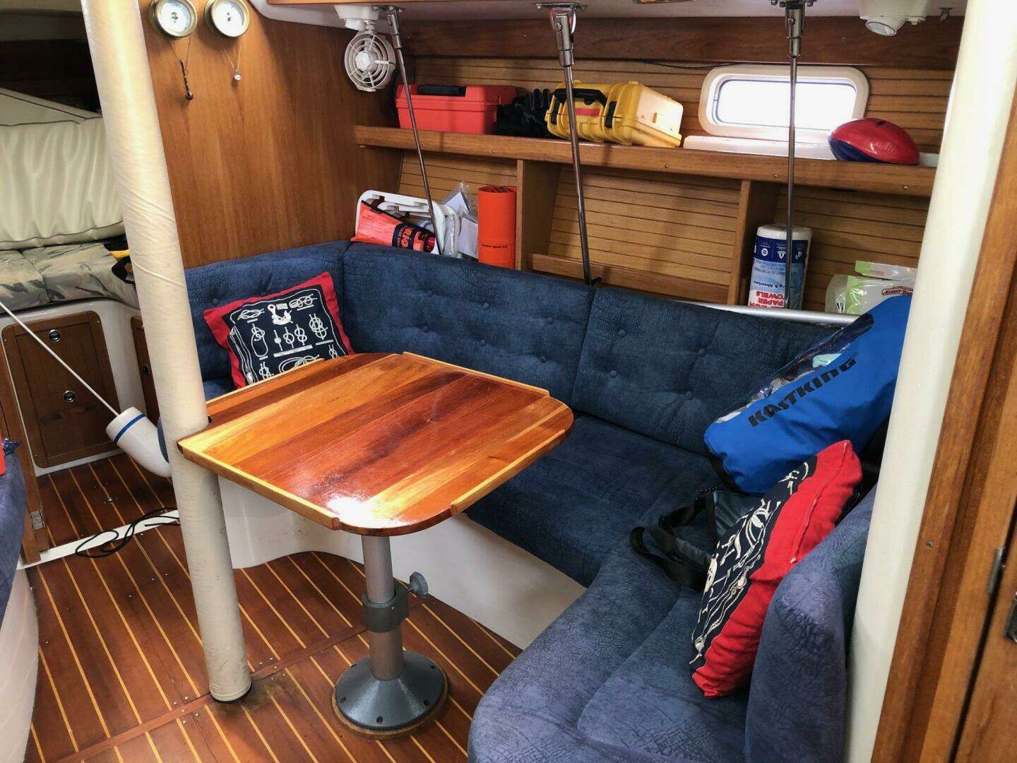 1998 Catalina 320 - Image 21