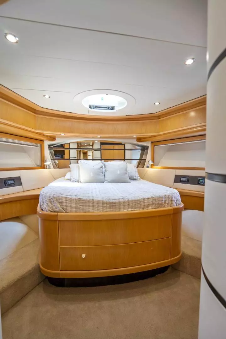 2005 Pershing 76 Motor Yacht - Image 23