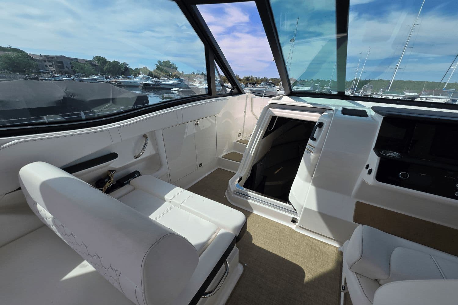 2021 Sea Ray Sundancer 320 Coupe - 8