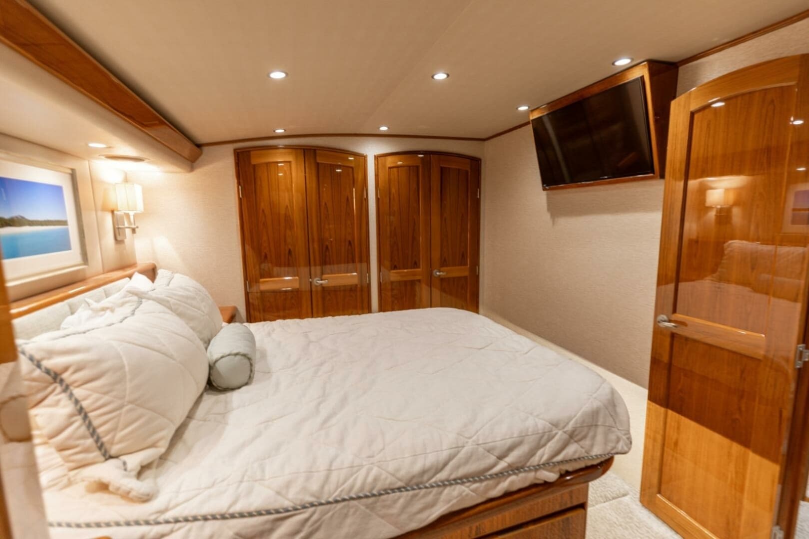 2015 Viking 62 Convertible - Image 11