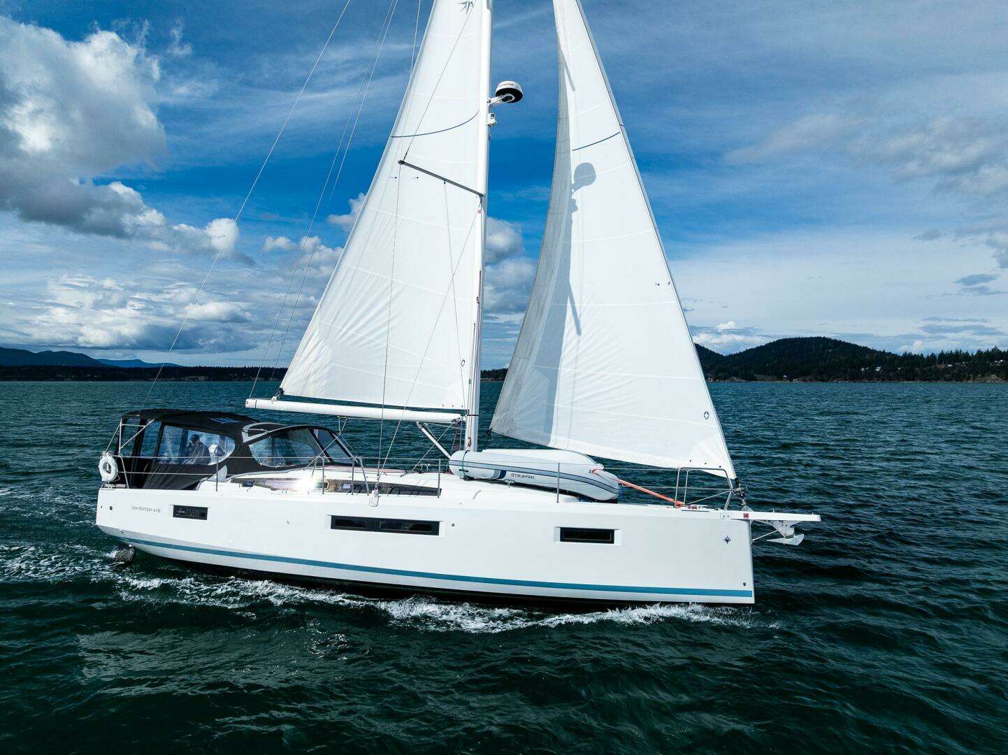 2022 Jeanneau Sun Odyssey 410 - Image 2