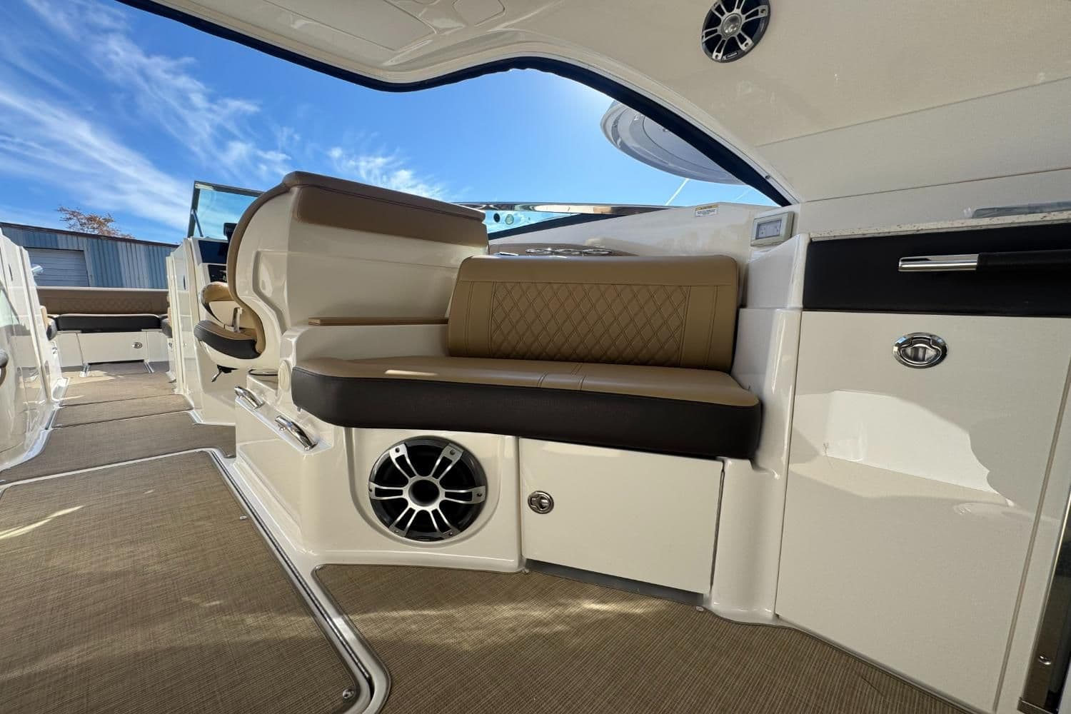 2019 Sea Ray SLX 350 - 22
