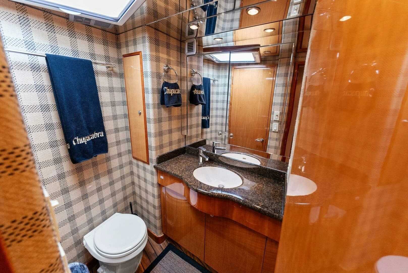 2007 Hatteras 64 Convertible - Image 25