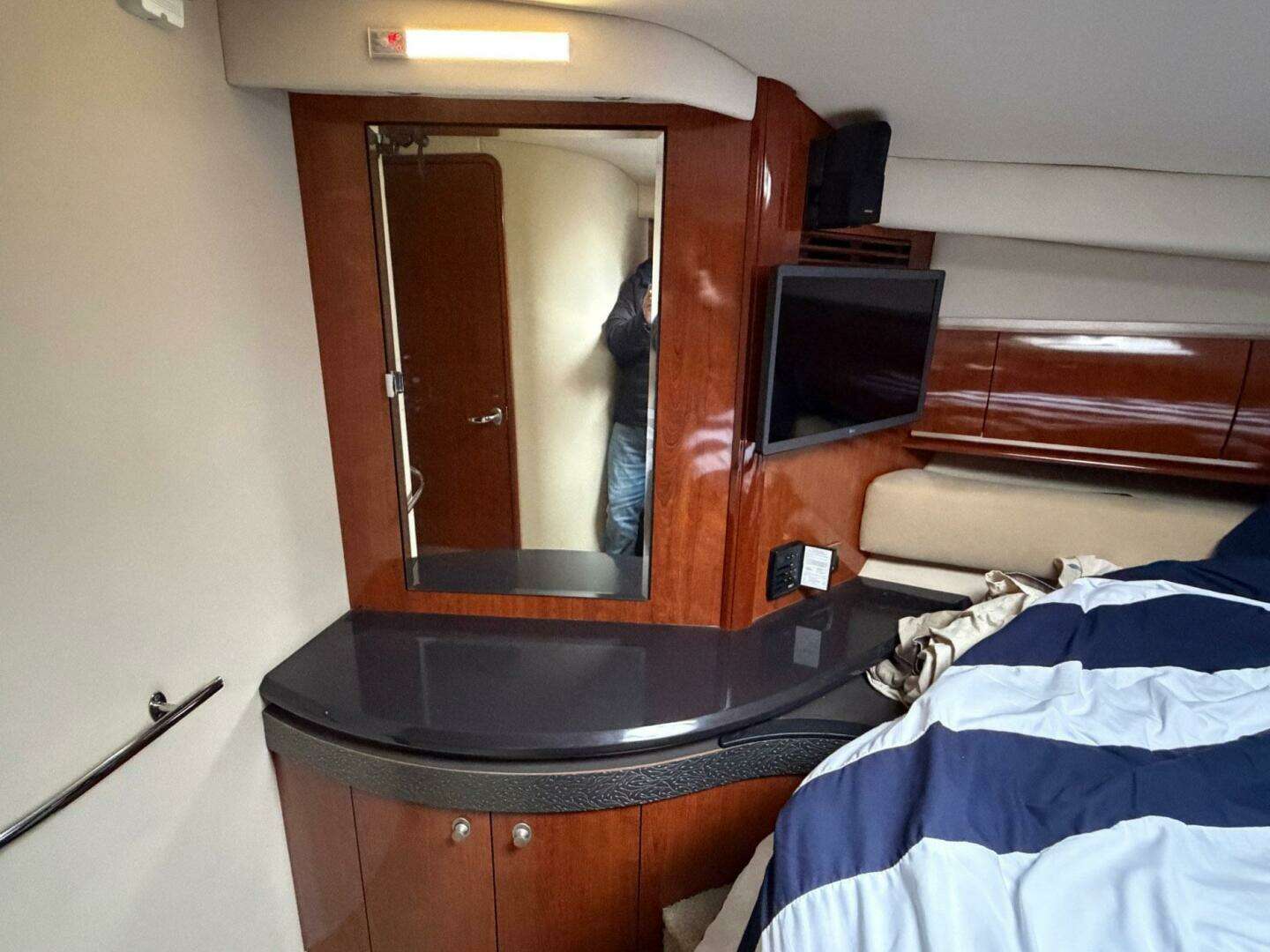 2004 Sea Ray 500 Sundancer - Image 36