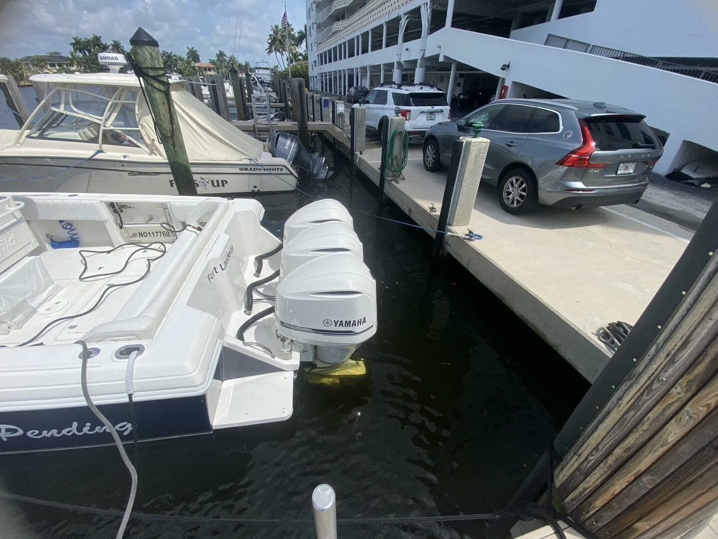 2006 Intrepid 370 - Image 8