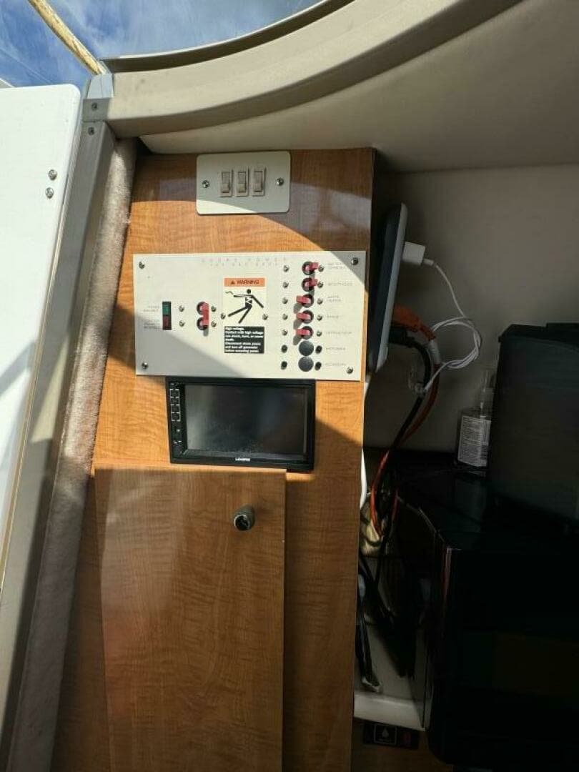 2002 Maxum 2400 SCR - Image 14