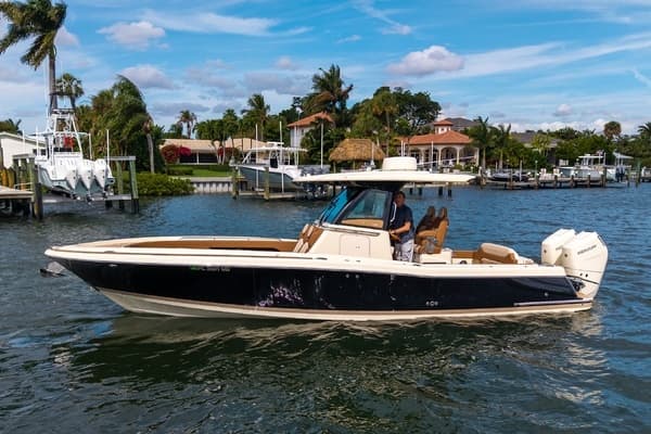 2026 Chris-Craft 31 Catalina - Image 1