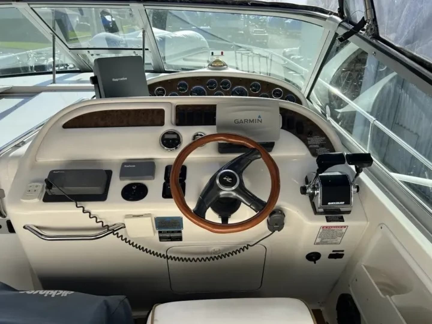 1999 Sea Ray SUNDANCER 310 - Image 15