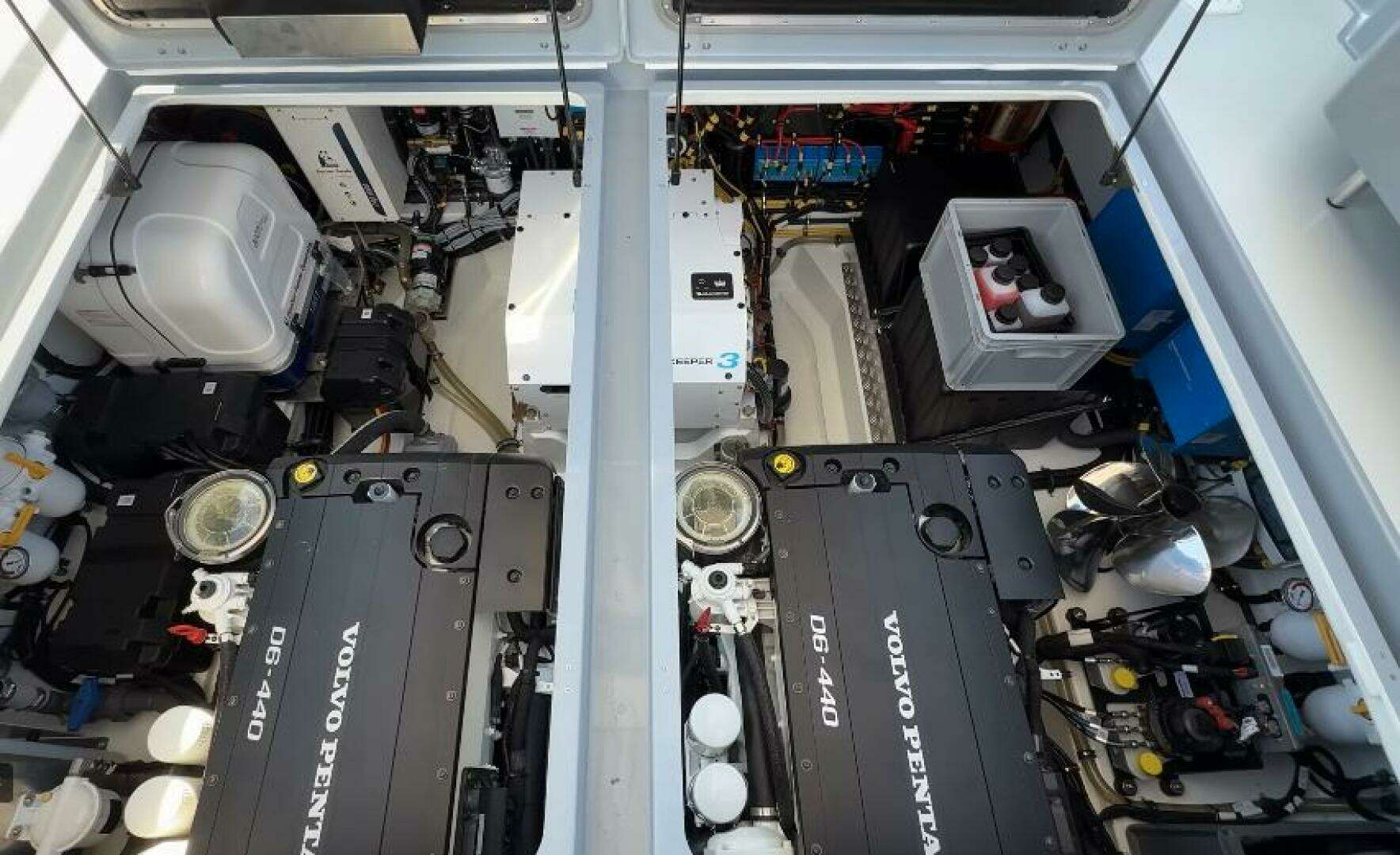 2025 Targa 37 Flybridge - Image 25