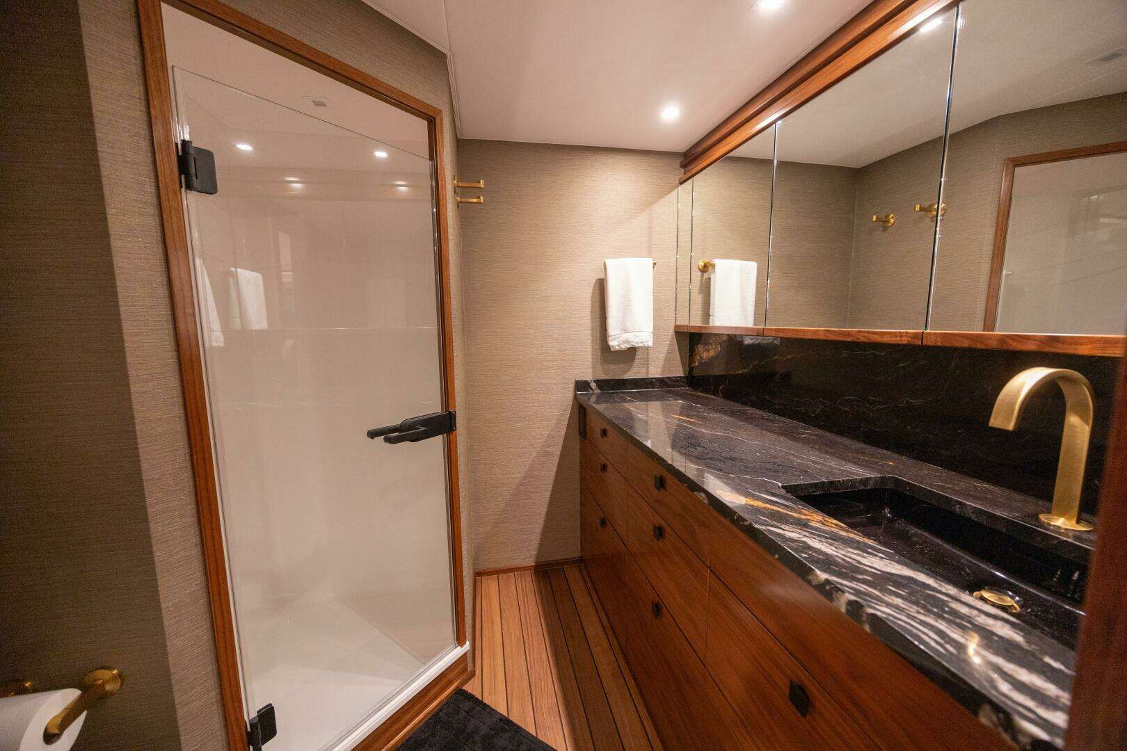 2025 Viking 82 Convertible - Image 21