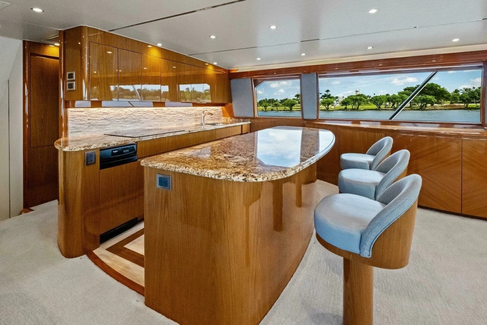 2012 Viking 82 Convertible - Image 5