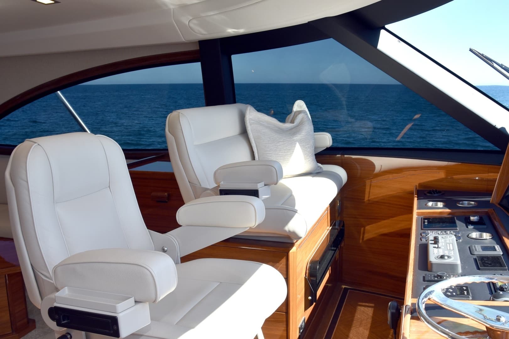 2024 Viking 90 Skybridge - Image 23