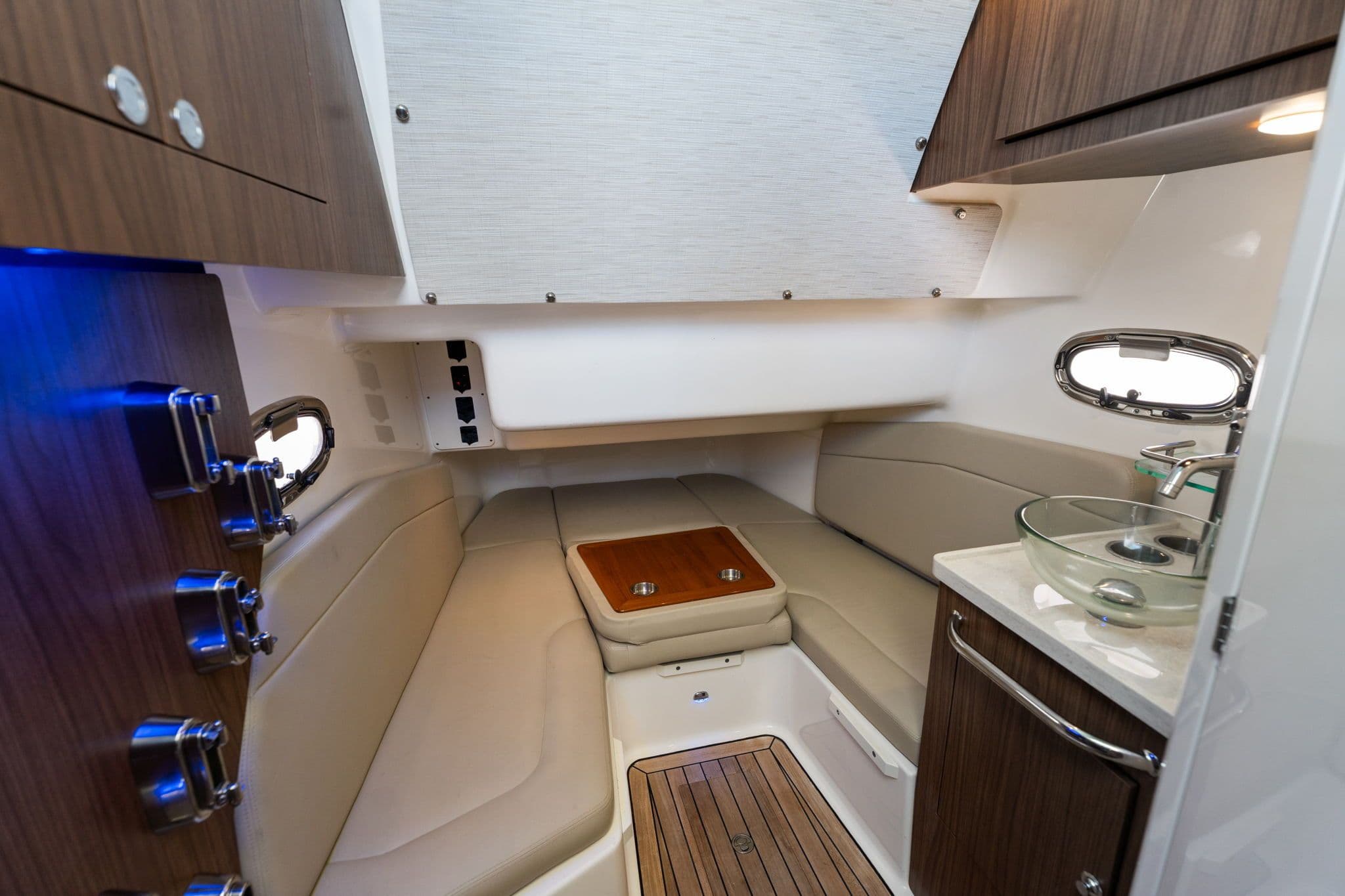 2020 Boston Whaler 380 Outrage - 29