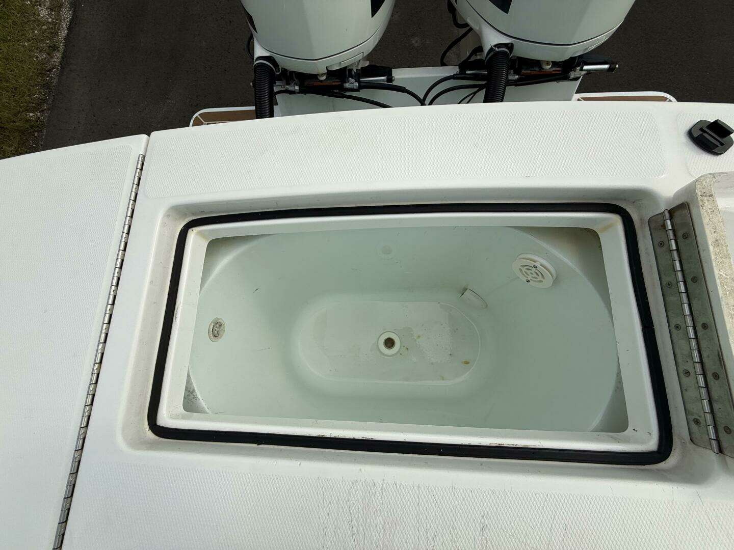 2017 Regulator 28 - Image 17