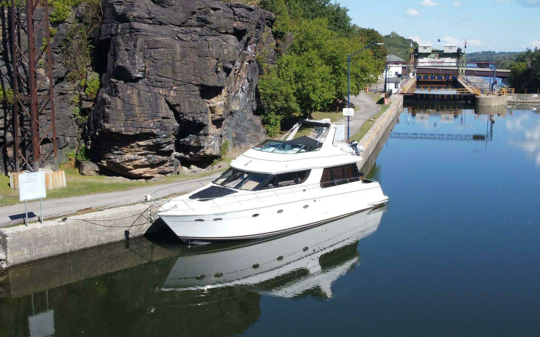 1999 Carver 530 Voyager Pilothouse - Image 2