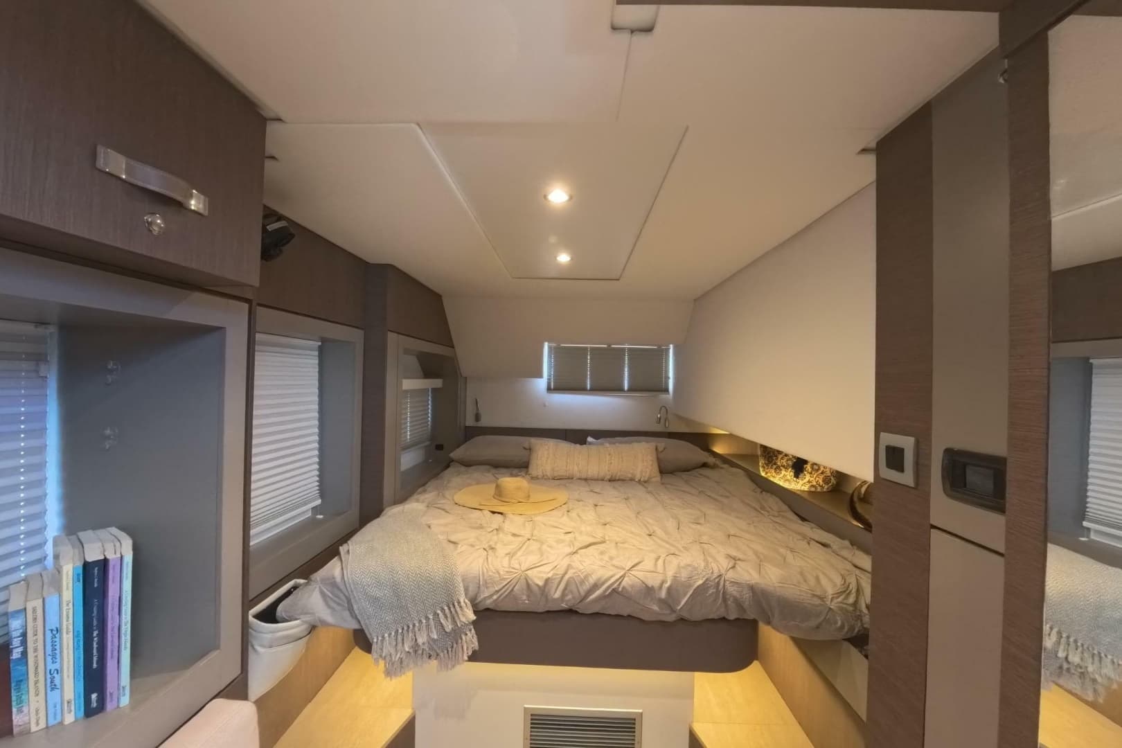 2022 Bali 4.6 - Image 29
