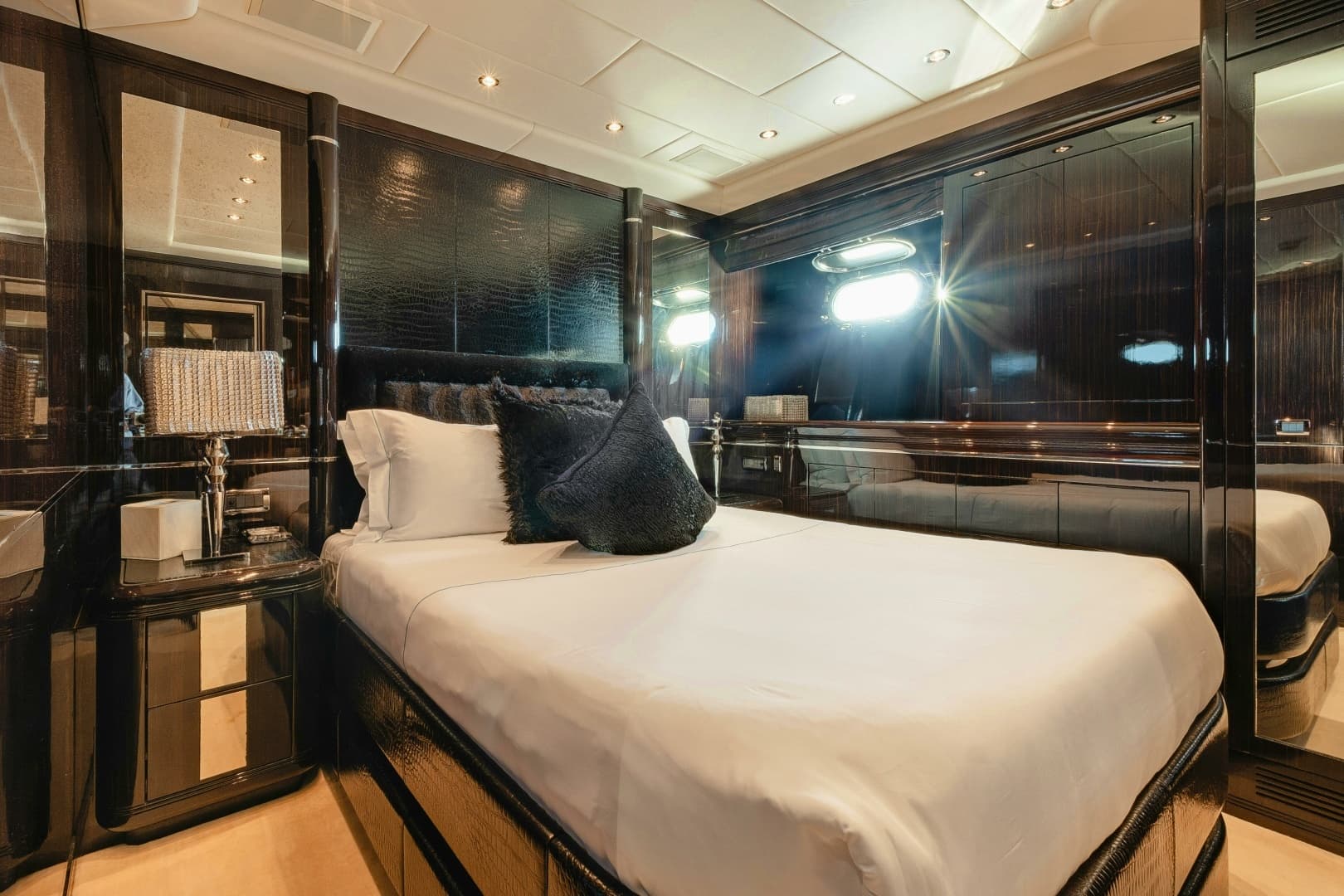2007 Overmarine Mangusta 130 - Image 29