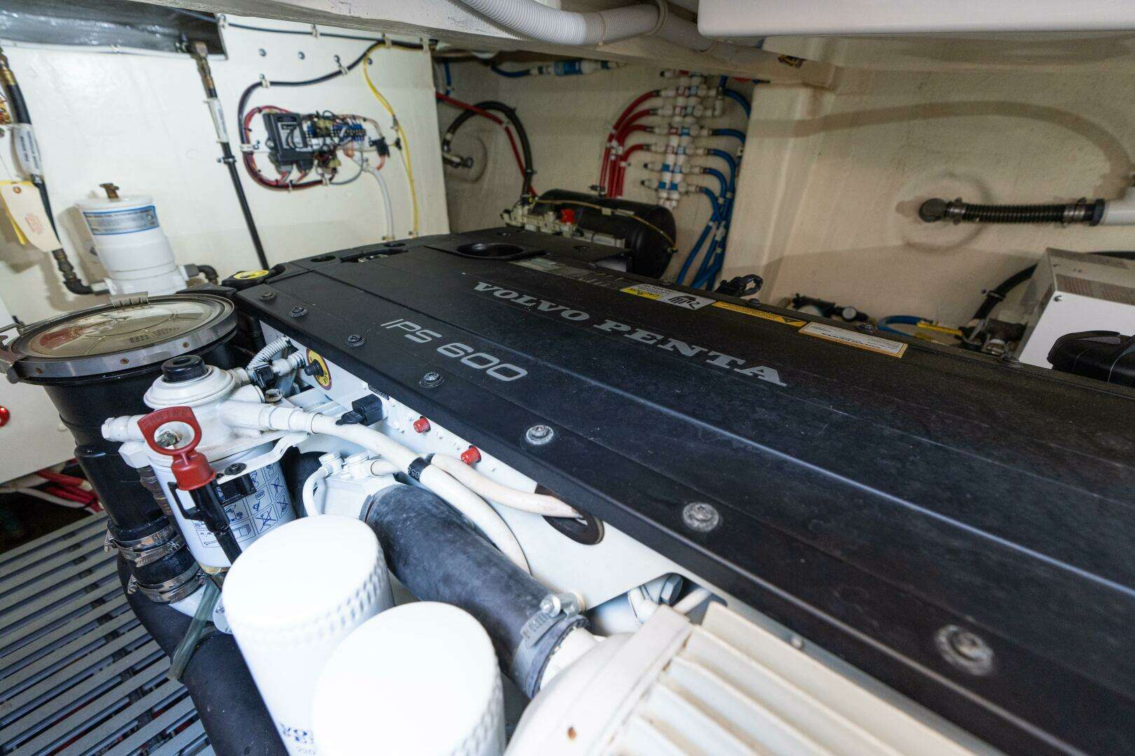 2015 Tiara Yachts 44 Coupe - Image 54