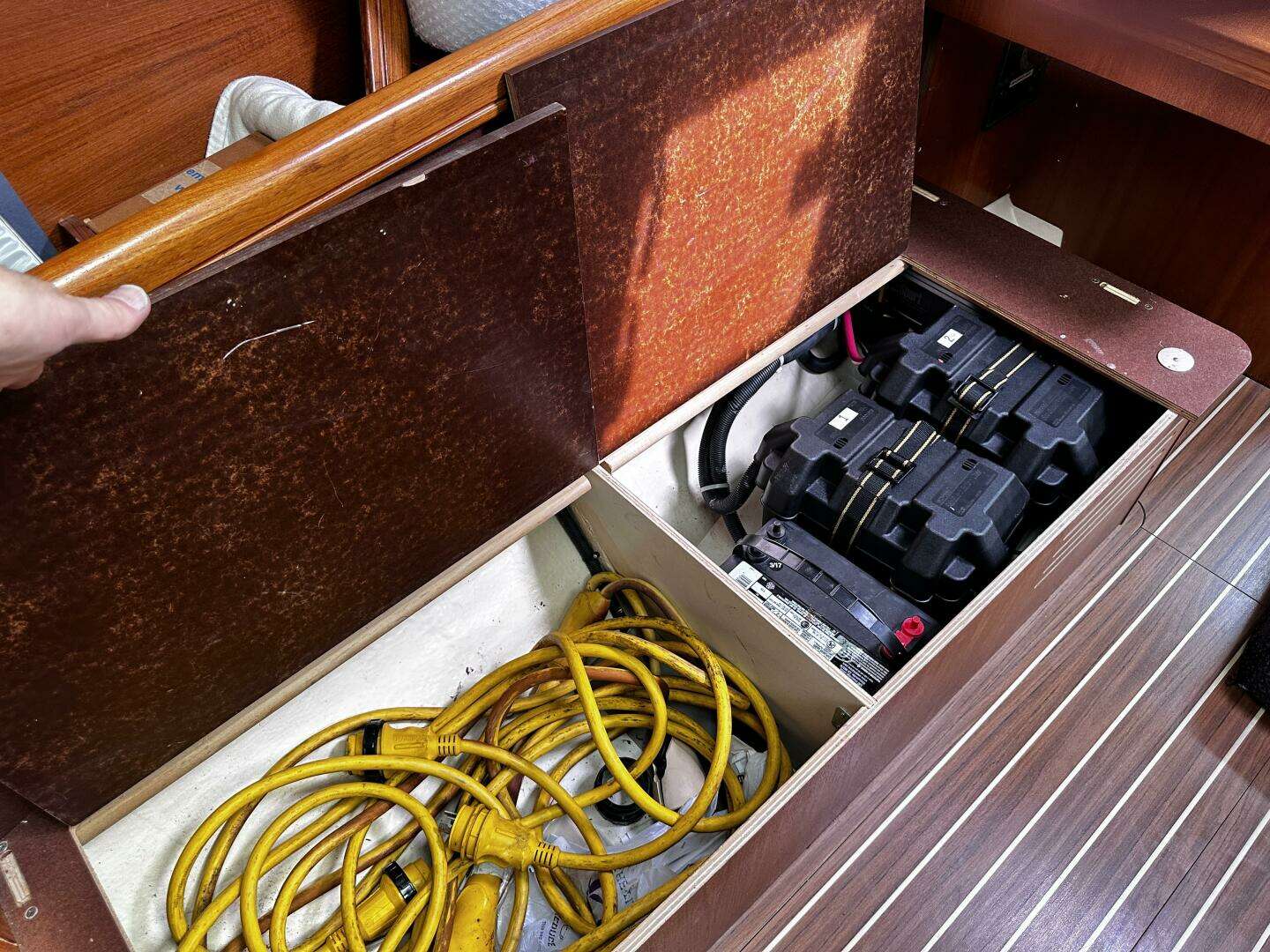 2004 Hunter — - Image 40