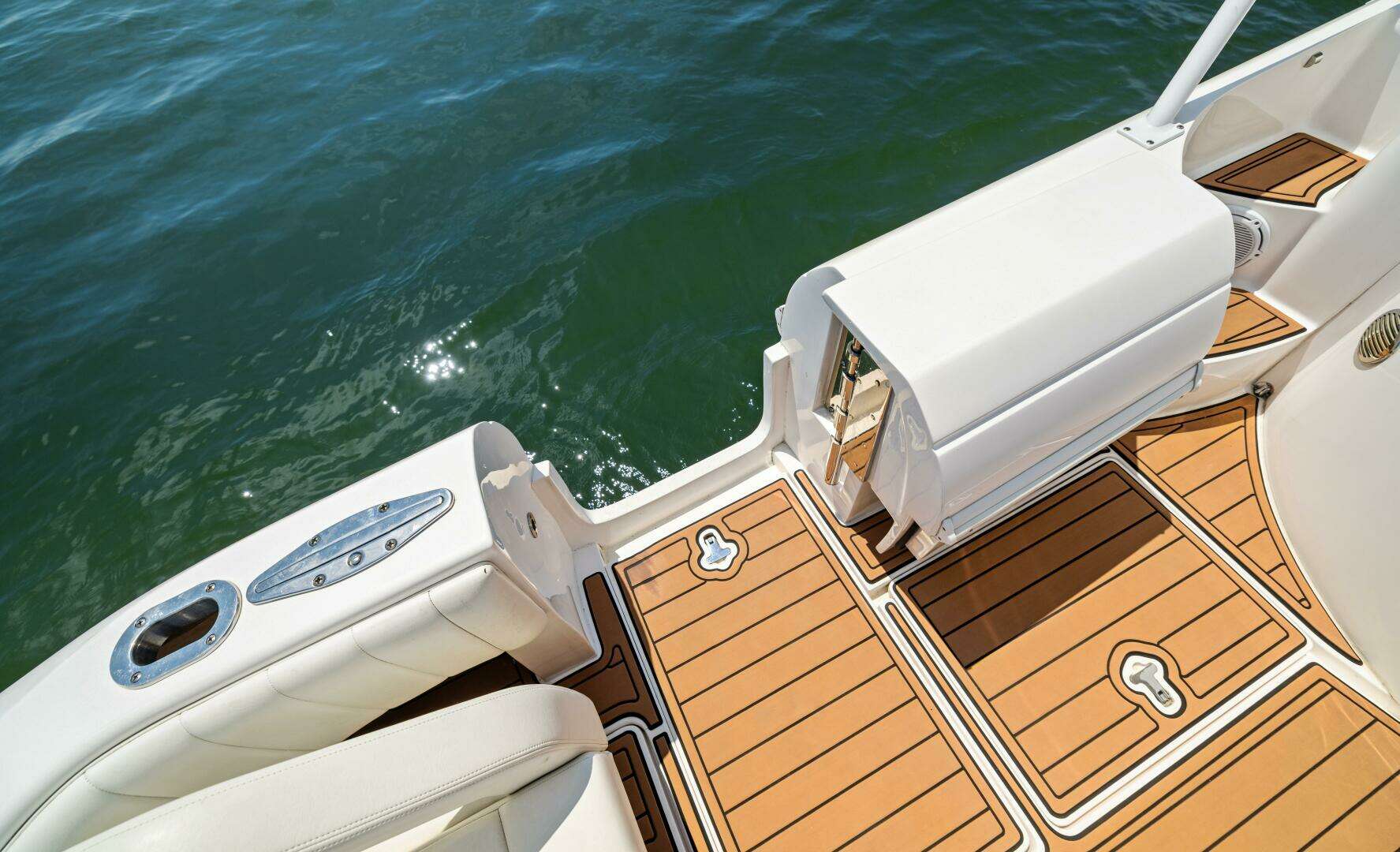 2015 Intrepid 430 Sport Yacht - Image 13