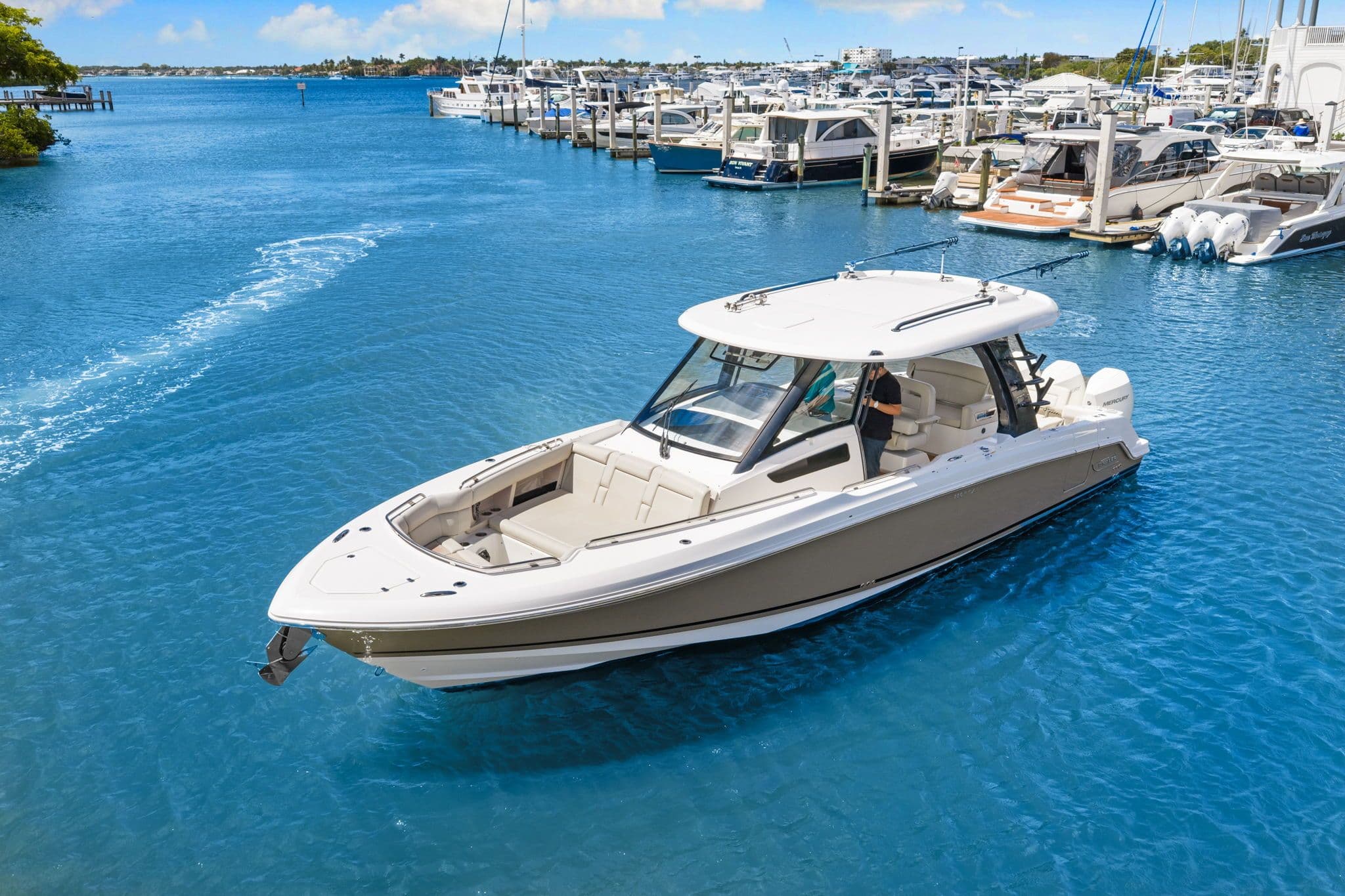 2022 Boston Whaler 350 Realm - 11