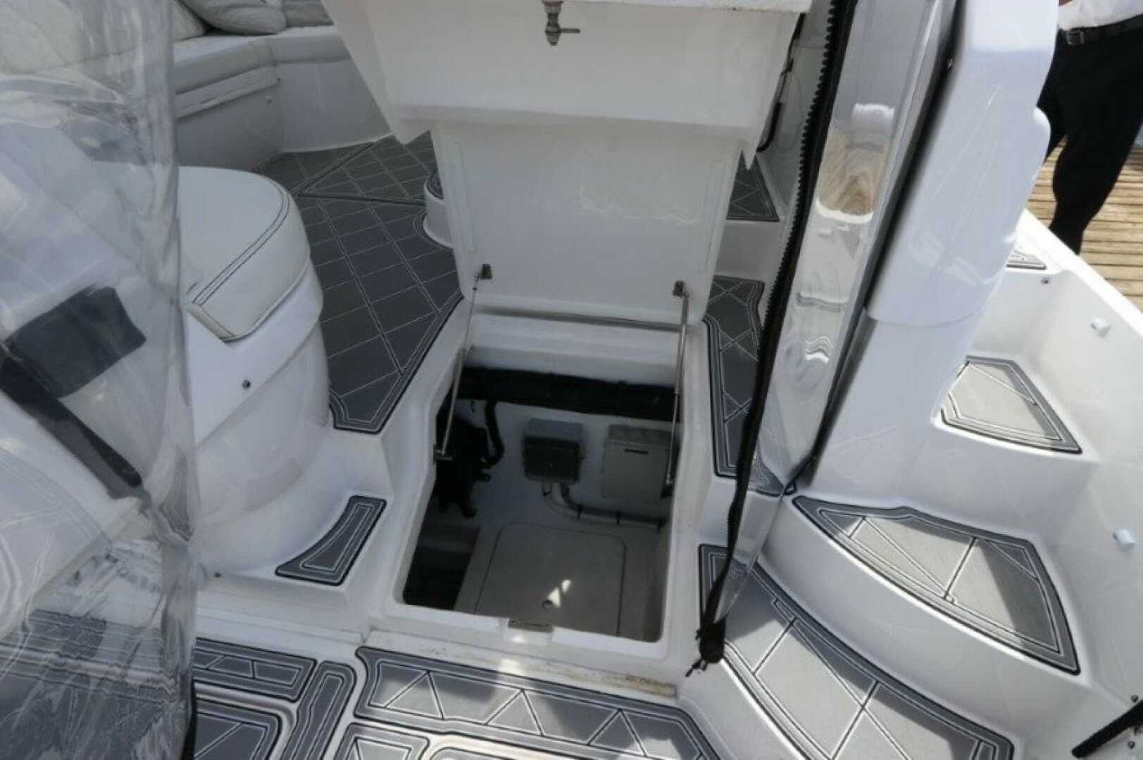 2019 Intrepid 475 Sport Yacht - Image 47