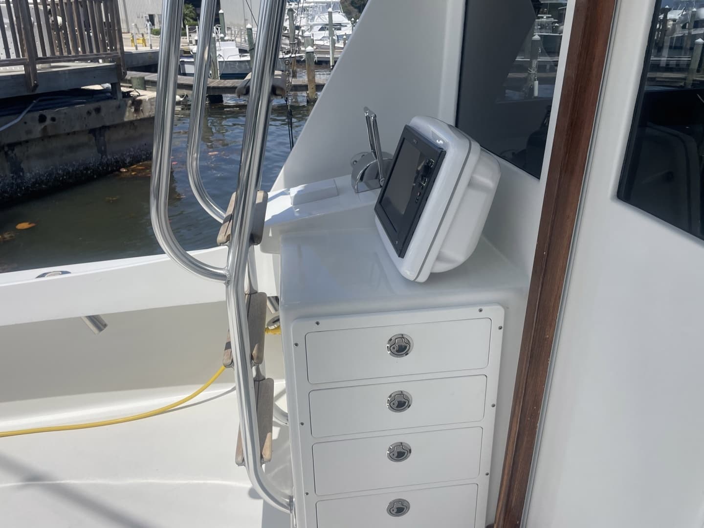 1968 Hatteras 34 Sportfisherman - Image 9