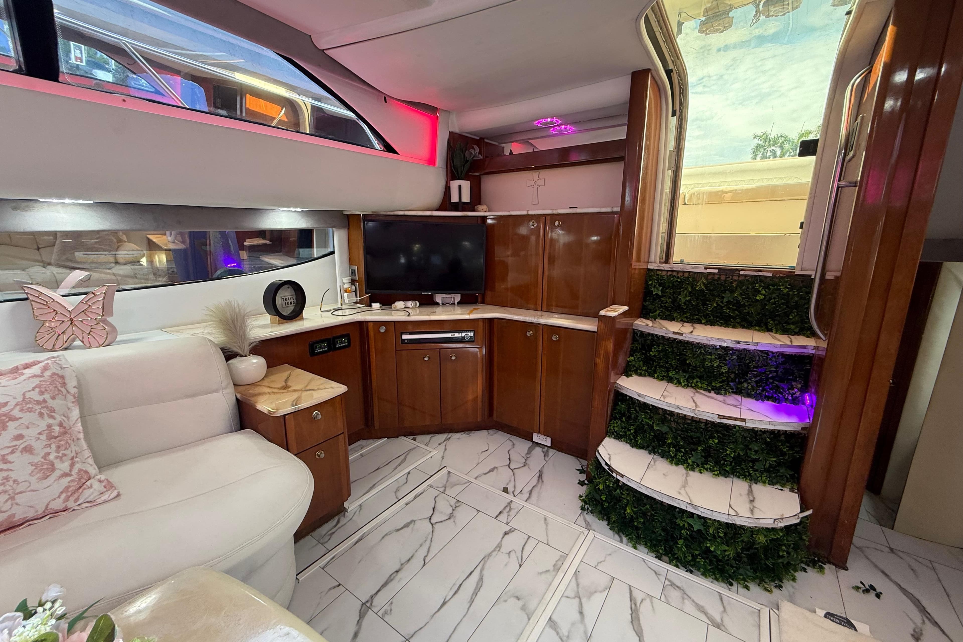 Luxurious interior of a 2007 Meridian 459 Motoryacht with elegant decor and modern amenities.