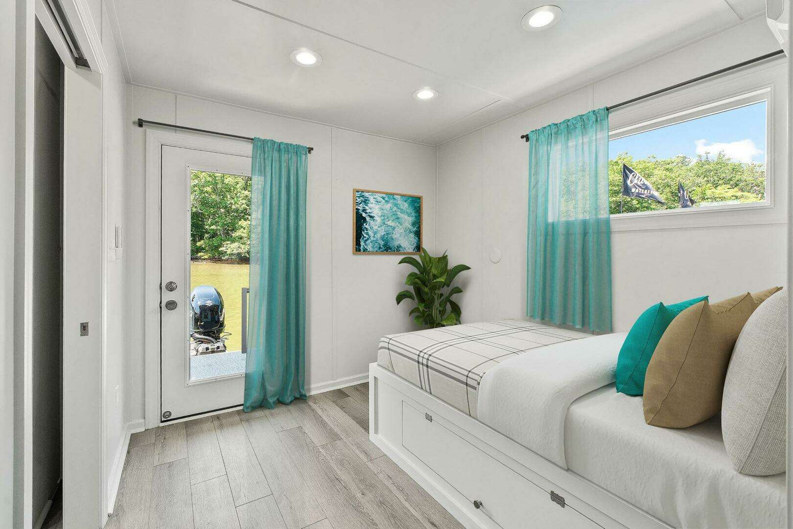 2025 Custom Hank's 40 Houseboat - Image 11