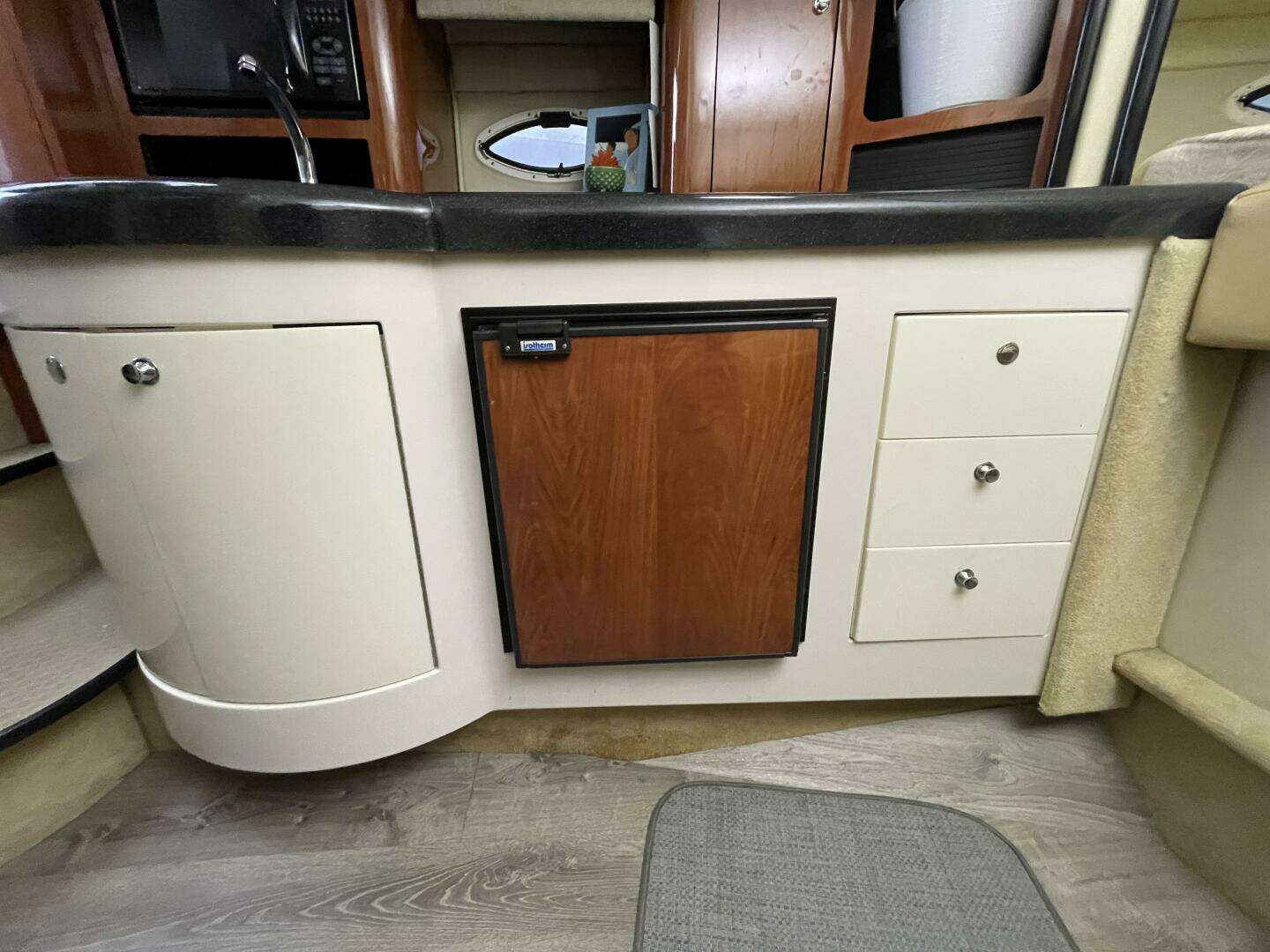 2005 Monterey 322 Cruiser - Image 29